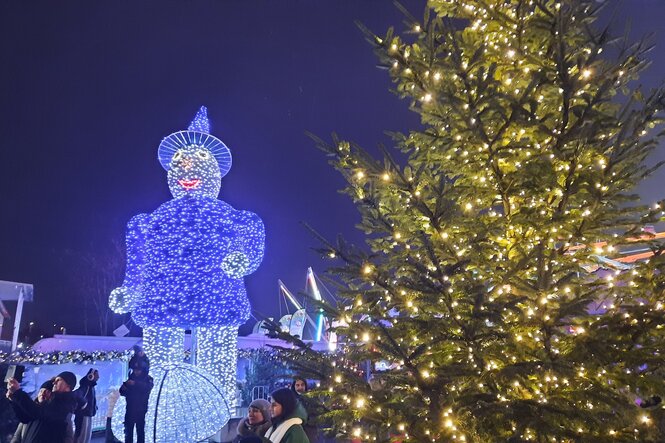 Das Bild zeigt "Mr. Frosti" beim "Berliner Wintertraum" in Niederschöneweide