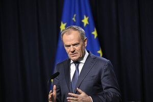 Donald Tusk vor EU-Fahne