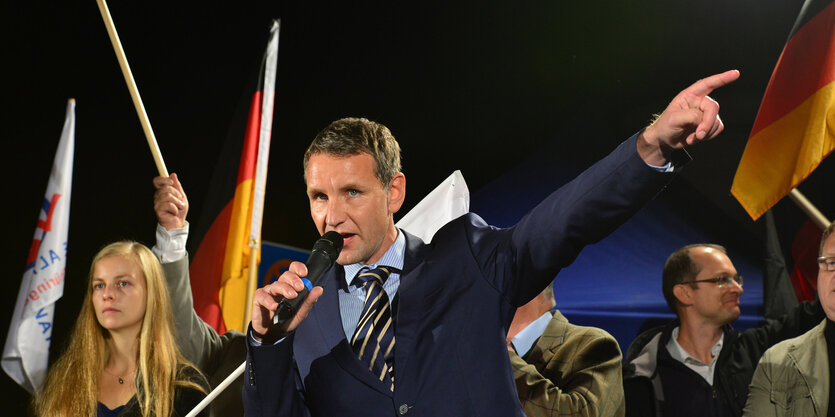 Björn Höcke spricht bei einer Demo