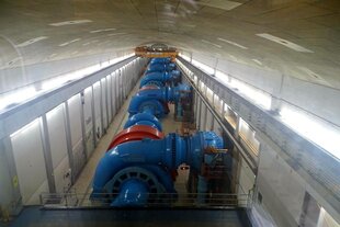 Blick in die Turbinenhalle des Pumpspeicher Kraftwerks Vianden im Nicolasberg in Luxemburg