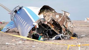 Das Wrack eines abegstürzten Flugzeuges