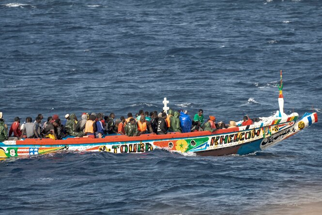 Ein Boot auf dem Wasser