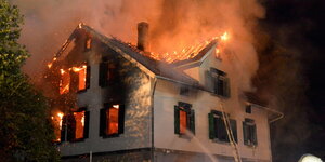 Ein brennendes Haus in Weissach