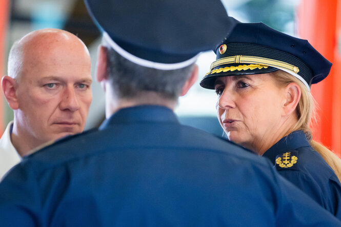 Berlins Regierender Bürgermeister Kai Wegner (CDU) und Polizeipräsidentin Barbara Slowik Meisel