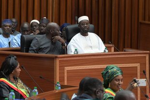 Senegals Präsident Ousmane Sonko spricht im Parlament