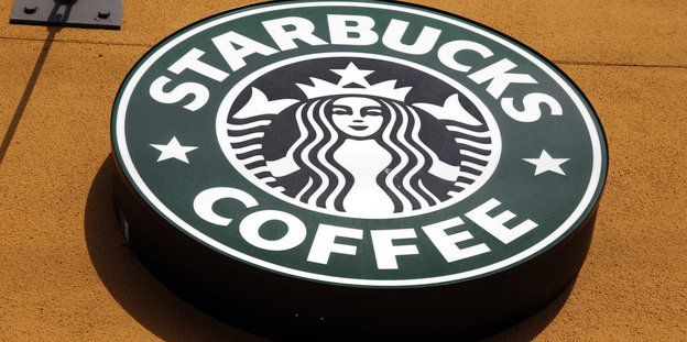 Das Logo der Kaffehaus-Kette Starbucks, weiße Schrift auf grün