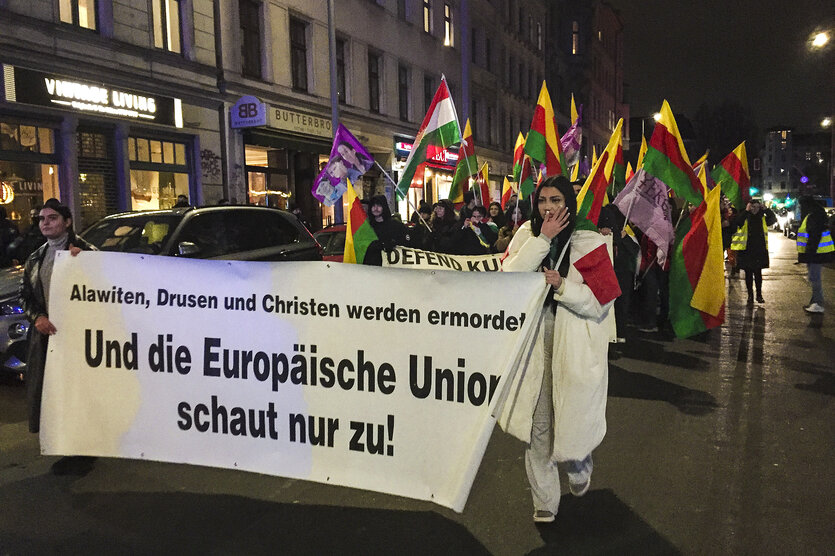 Demonstration für den "Frieden in Syrien und Rojava" in Berlin am 04.01.2025