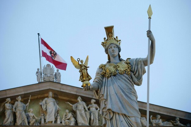 Pallas Athene und andere Skulpturen vor dem Österreichischen Parlament