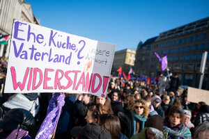 Das Foto zeigt eine Demonstration zum Internationalen Frauentag am 8. März 2024 in Berlin