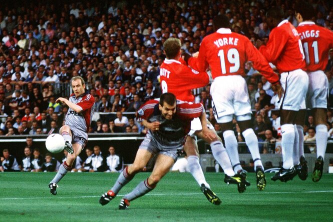 Mario Basler trifft im Jahr 1999 im Europapokalfinale gegen Manchester United zum 1:0.