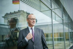 CDU-Politiker Merz vor dem Bundestag.