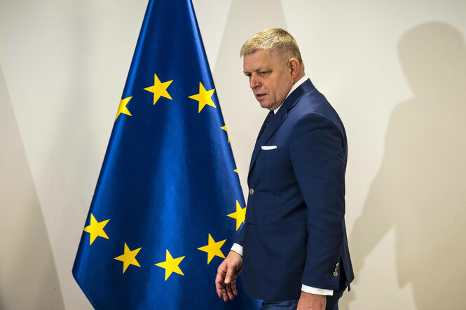 Premierminister Fico bei einer Pressekonferenz.