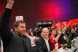 SPD-Vorsitzende Lars Klingbeil und Saskia Esken, in der Mitte Olaf Scholz