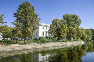 Blick auf die Villa von der Heydt am Berliner Landwehrkanal