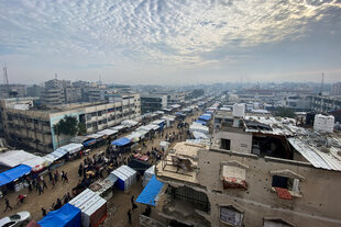 Blick über einen Straßenmarkt in Khan Younis