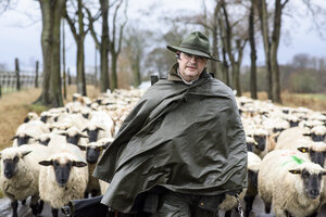 Das Bild zeigt Schäfer Knut Kucznik aus Altlandsberg