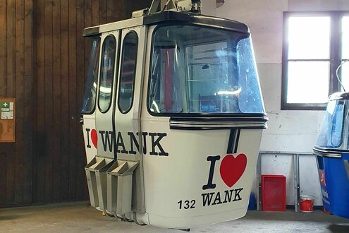 Eine Gondel der Zugspitzbahn mit dem Slogan "I love Wank"