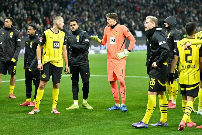 Dortmunder Fußballprofis stehen ratlos vor Fans