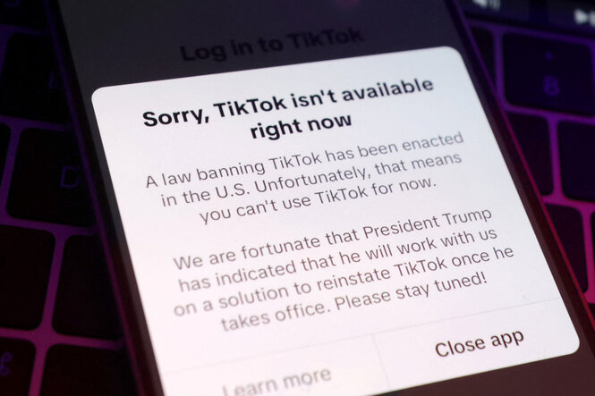 Eine Meldung auf einem Handy, dass Tiktok in den USA abgeschaltet ist