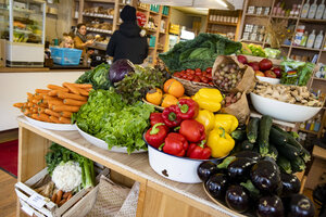 Gemüse und Obst in einem Bioladen in Berlin