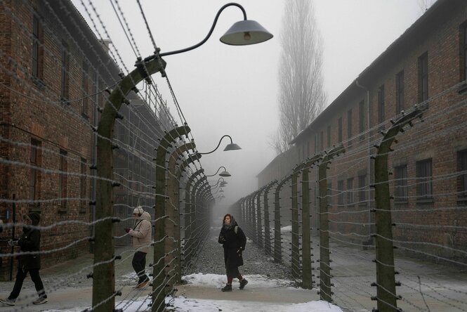 Blick in das Vernichtungslager Auschwitz