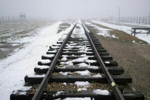 Gleise auf dem Komplex des Konzentrations- und Vernichtungslagers Auschwitz im heutigen Polen