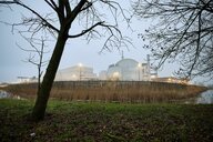 Blick auf das stillgelegte Atomkraftwerk Brokdorf