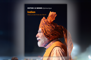 Auf dem Bild sieht man Narendra Modi von der Seite. Er trägt orangene Kleidung. Über ihm steht in organgener Schrift 