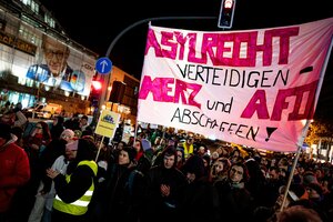 Demo vor CDU-Parteizentrale mit Banner Asylrecht verteidigen