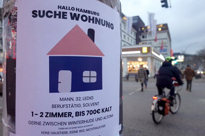 Wohnungsgesuch an einem Laternenpfahl