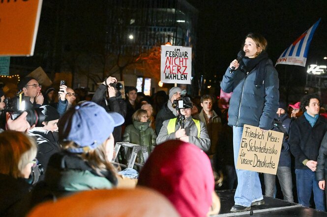 Luisa Neubauer auf einer Demonstration.