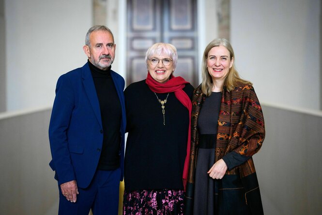 Hermann Parzinger, Präsident der Stiftung Preußischer Kulturbesitz, Claudia Roth , Staatsministerin für Kultur und Medien und Marion Ackermann bei einer Pressekonferenz.