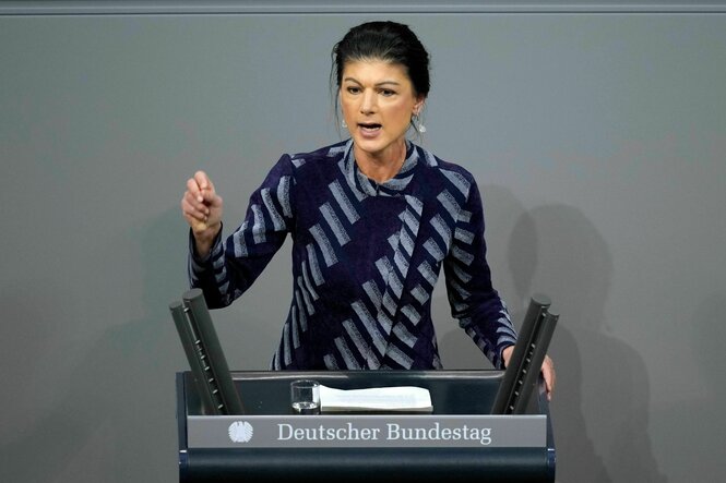 Wagenknecht am Rednerpult