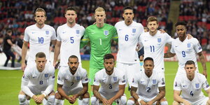 Die englische Fußballnationalmannschaft posiert vor einem Spiel