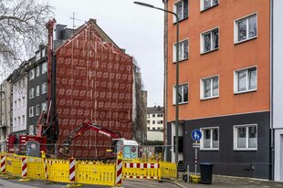 Baulücke mit Baustelle