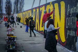 Malende Ak­ti­vis­t*in­nen im Mauerpark