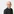 Ein Mann ohne Haare mit Brille