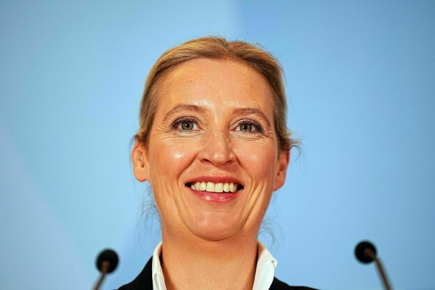 Alice Weidel mit strahlendem Gesicht