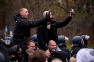 Junge Rechtsextreme auf einer Demonstration im Dezember in Berlin