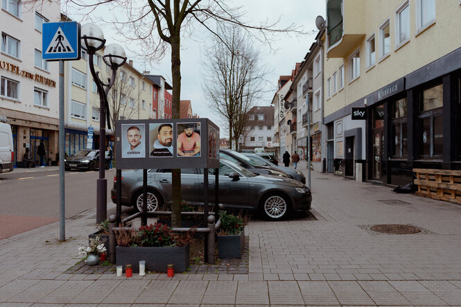 Gedenktafel am Tatort in Hanau.