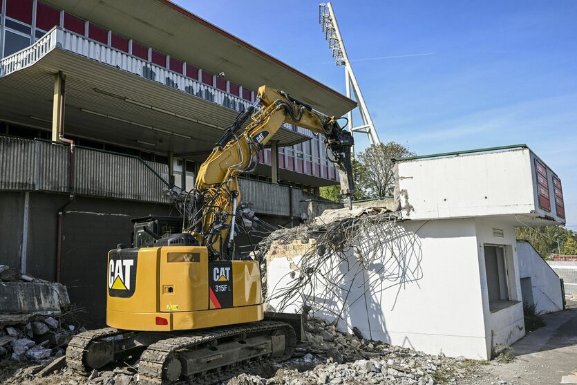 Bagger am Jahnstadion