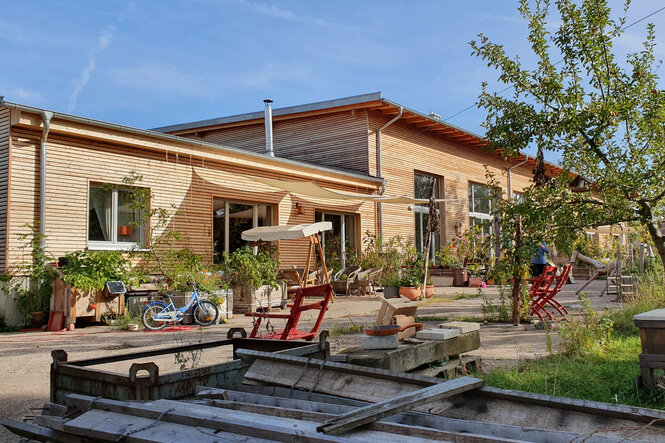 Holzhaus mit Terrasse