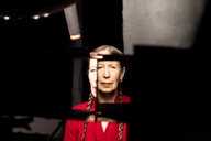 Ein collagiertes Porträt von Meredith Monk