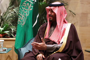 Mohammed bin Salman gestikuliert