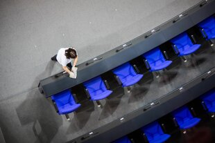 Eine Putzfrau im Bundestag