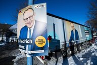 Wahlplakate mit dem Konterfei von Friedrich Merz