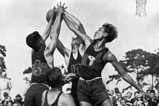 Szene beim Olympia-Basketballturnier 1936