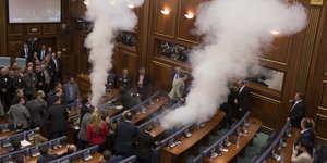 Tränengas im Parlament