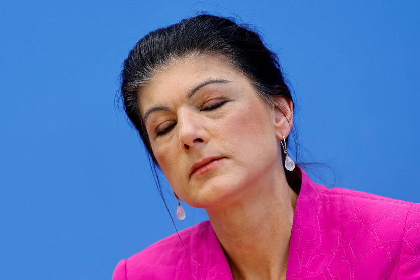 Sahra Wagenknecht bei einer Pressekonferenz.