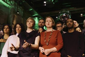 Grünen-Parteispitzen Bettina Jarasch, Nina Stahr, Lisa Paus und Philmon Ghirmai am Wahlabend im Schwuz